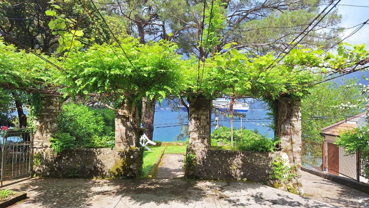 Urbanised 901 m² Plot with Existing House, 20 m from the Sea, Dobrota, Kotor